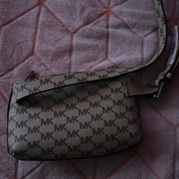 Michael Kors - Picture 4 of 4